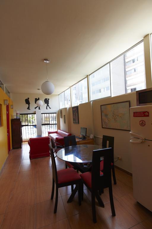 Flying Dog Hostel Лима Экстерьер фото
