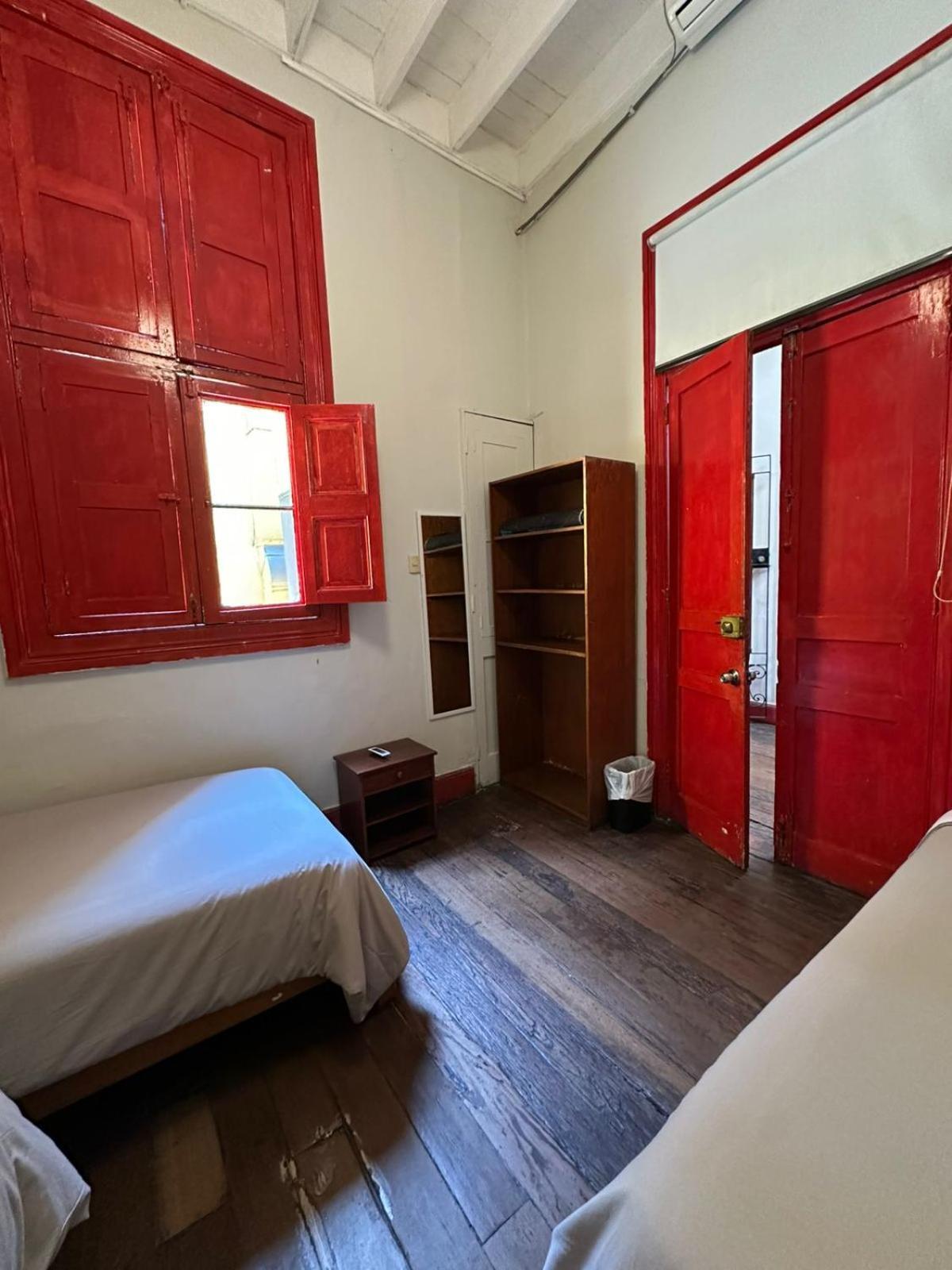 Flying Dog Hostel Лима Экстерьер фото